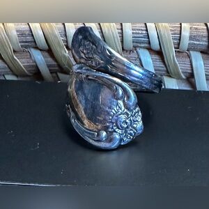Vintage WM. A. Rogers Oneida Ltd Silver Plate Floral Design Spoon Ring